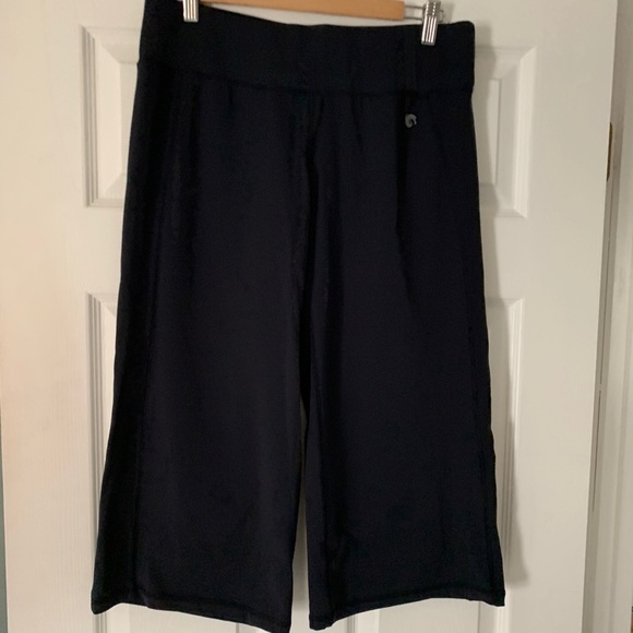 New York & Company Pants - Navy workout capris
